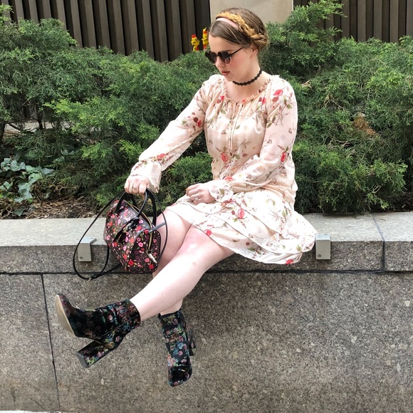 💅🏻🦋💄Ashley Jennifer🦄👛🧝🏻‍♀️ - Picture 5 of 15